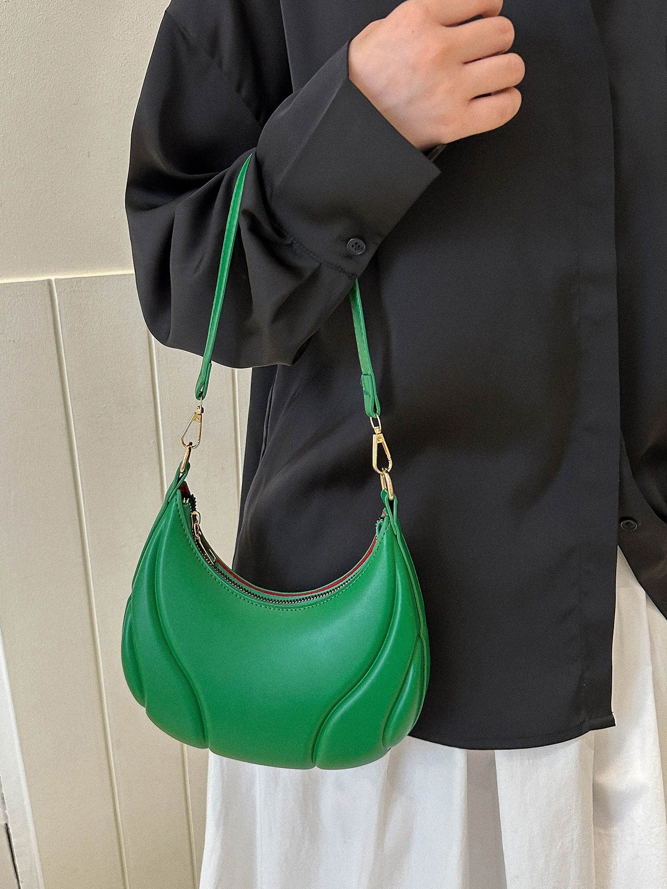 1pc Embossed Green Pu Leather Portable And Fashionable Solid Color Single-shoulder Bag For Ladies Daily Use