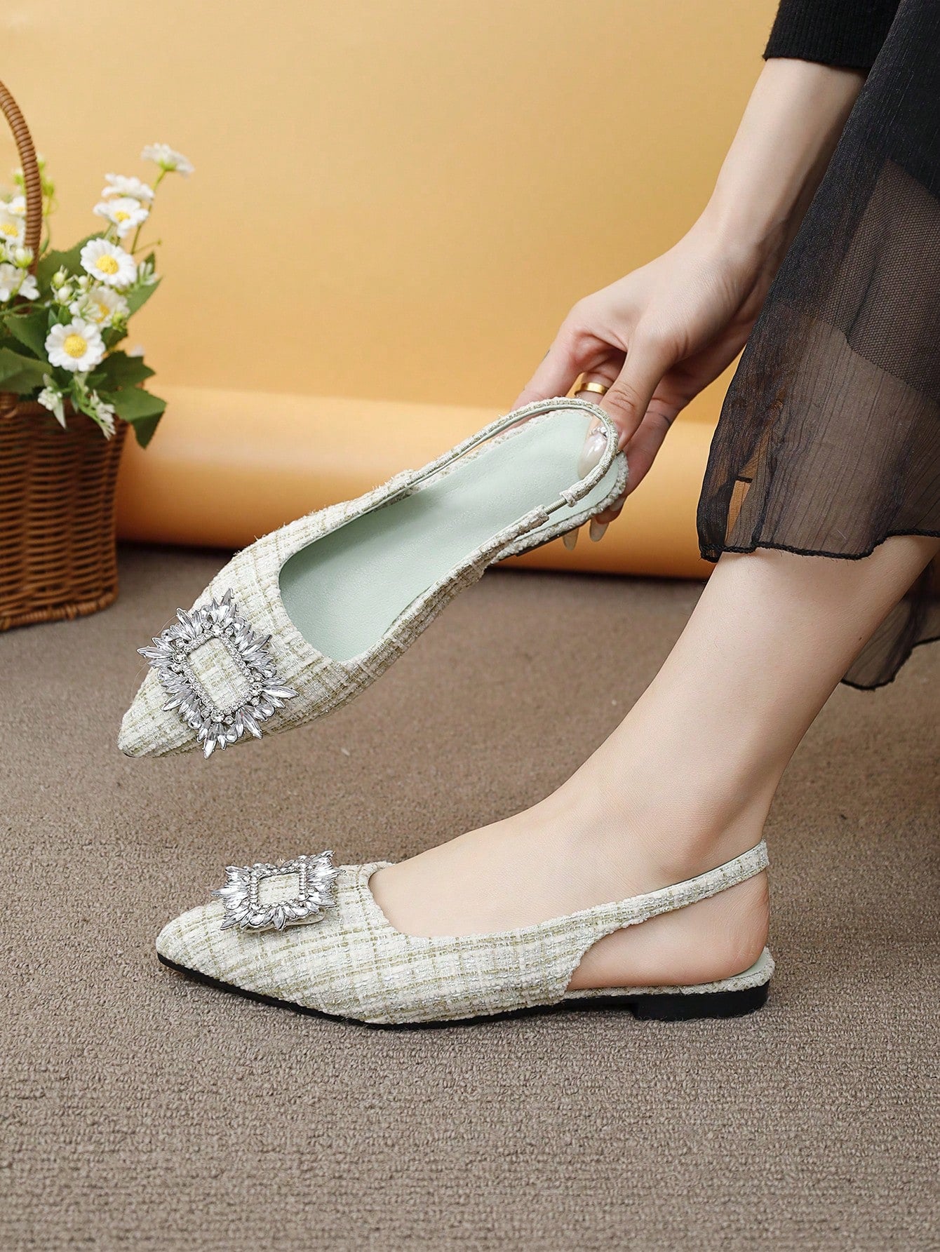 Factory Direct Sales Vintage Style Women's Shoes, Retro Green Style, Ladies' Sandals With Covered Toes, Spring And Summer, Featuring Classic French Romanticism, Pointed And Extremely Comfortable Low-Heel Slippers