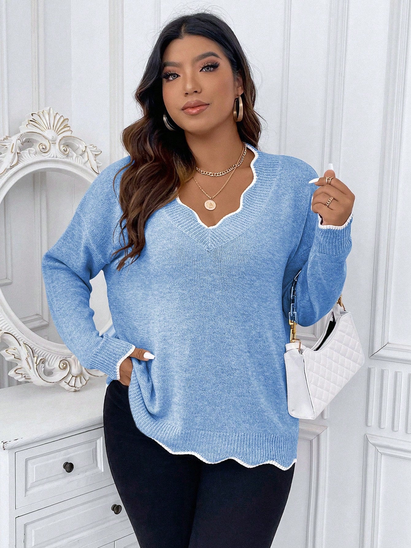 Essnce Plus Size Women's Arc Hem V-Neck Long Sleeve Sweater Pullover